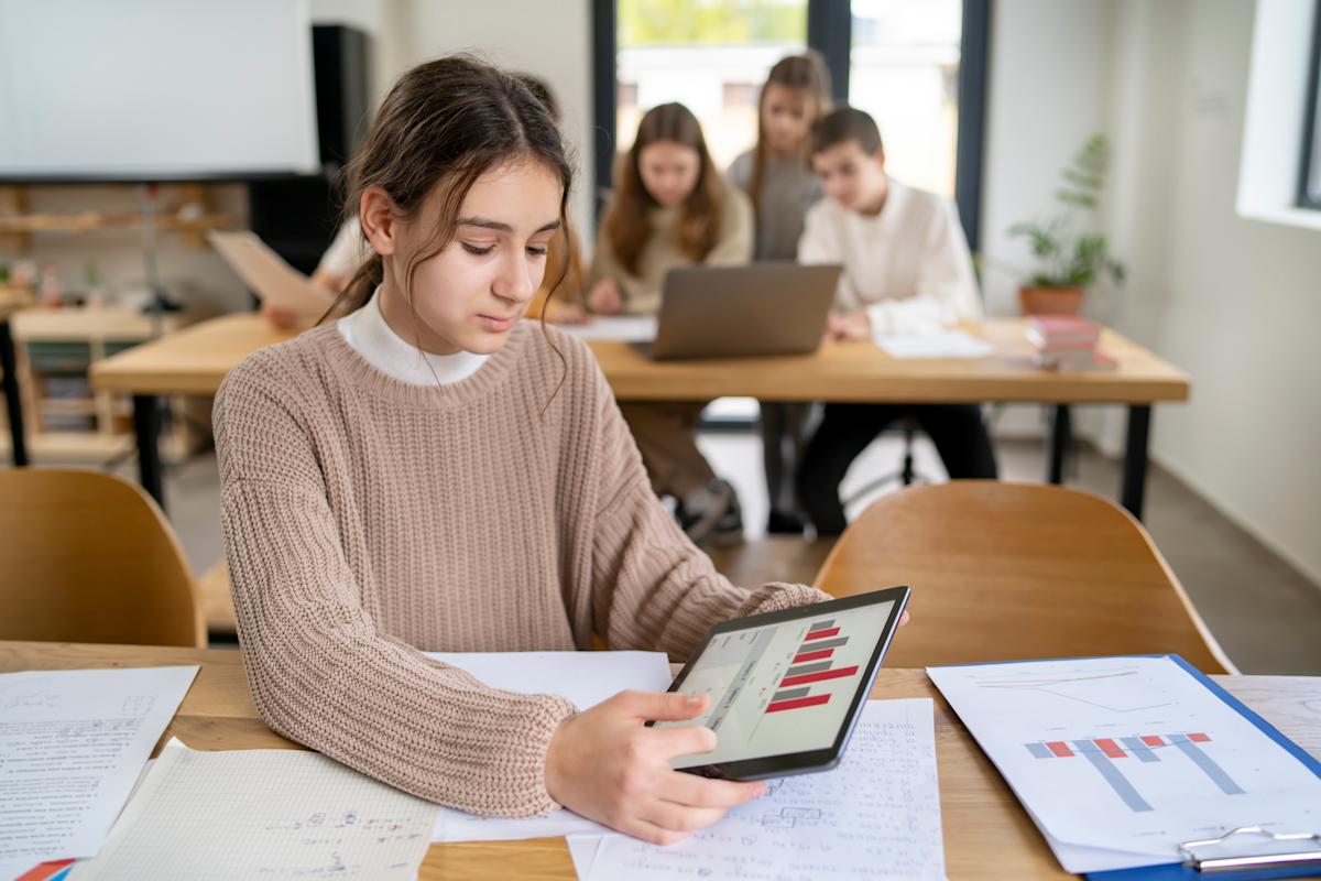 7 things to know about the new Schwab business account for teenagers