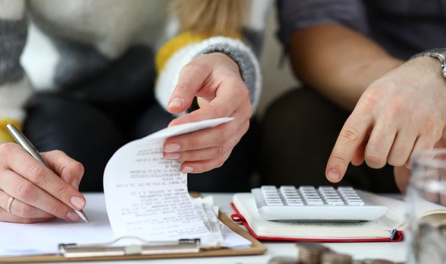 What increase in business expenses is presented in April?